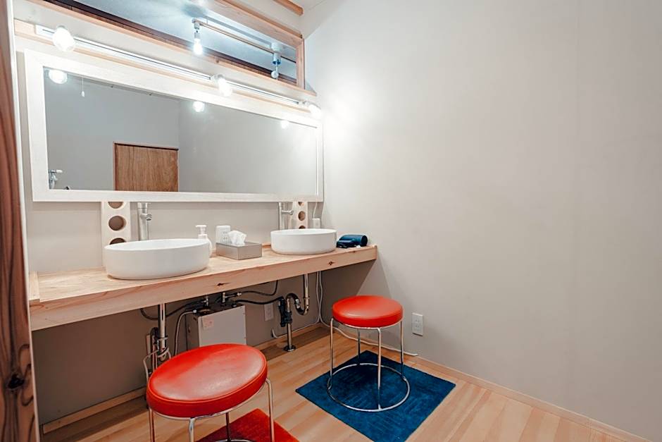 SLOW HOUSE (Mixed dormitory)