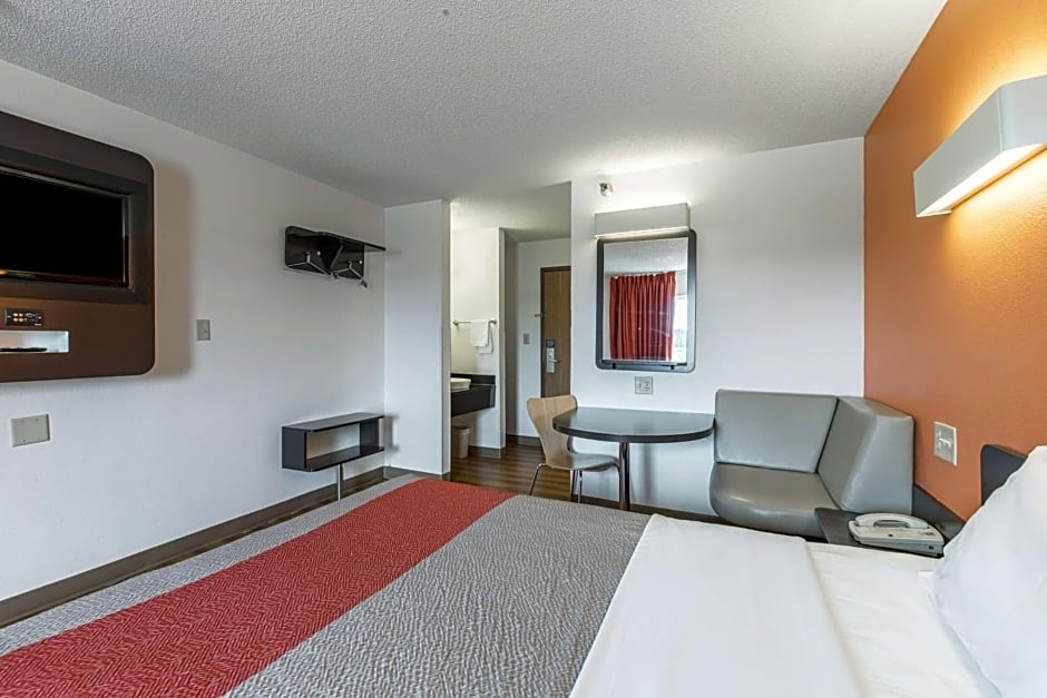 Motel 6 Omaha, NE