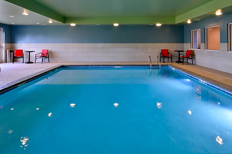 Holiday Inn Express and Suites - Mall of America - MSP Airport By IHG