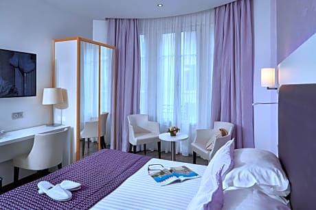 Prestige Queen Room with Spa Bath - Non-Smoking