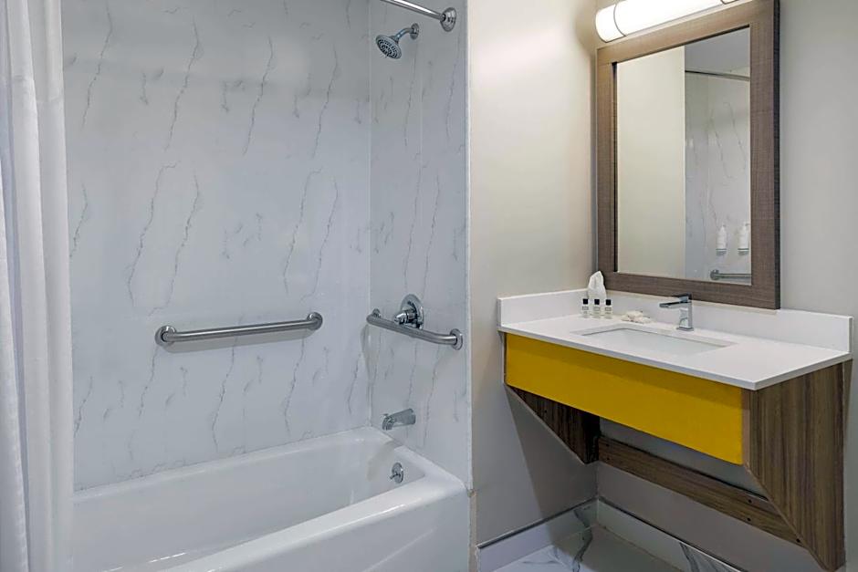 Days Inn by Wyndham Staten Island
