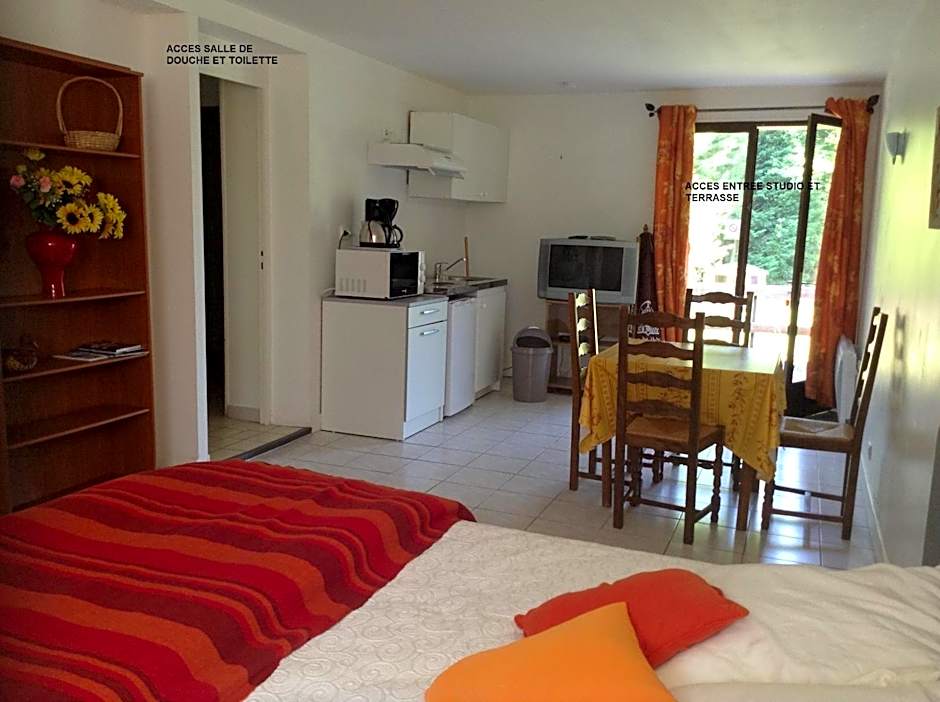 MOULIN DE LACHAUD - HOTEL et GITES