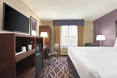 1 King Bed, Mobility Accessible Room, Bathtub w/ Grab Bars, Non-Smoking
