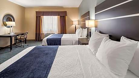 Queen Room with Two Queen Beds and Roll-In Shower