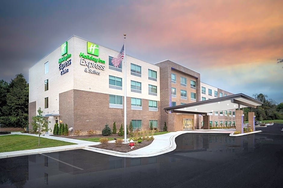 Holiday Inn Express & Suites Brevard - City Center By IHG