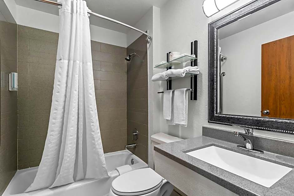 Rodeway Inn Delmont