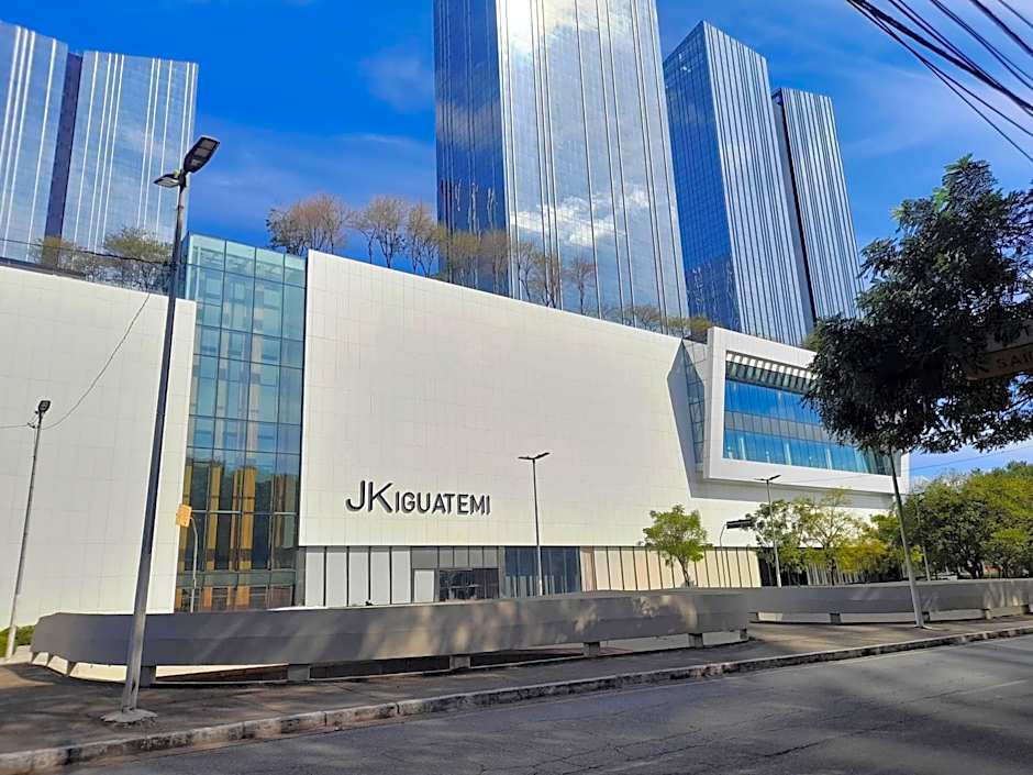 INCRIVEL Flat proximo Shoppings JK e Vila Olimpia