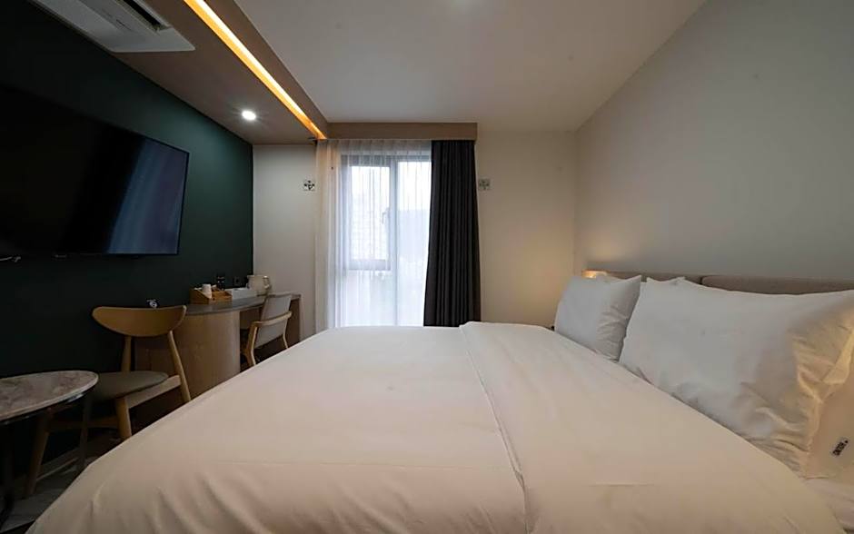 Hound Hotel Gimhae Samgye