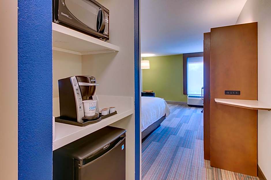 Holiday Inn Express & Suites Atlanta Perimeter Mall Hotel By IHG