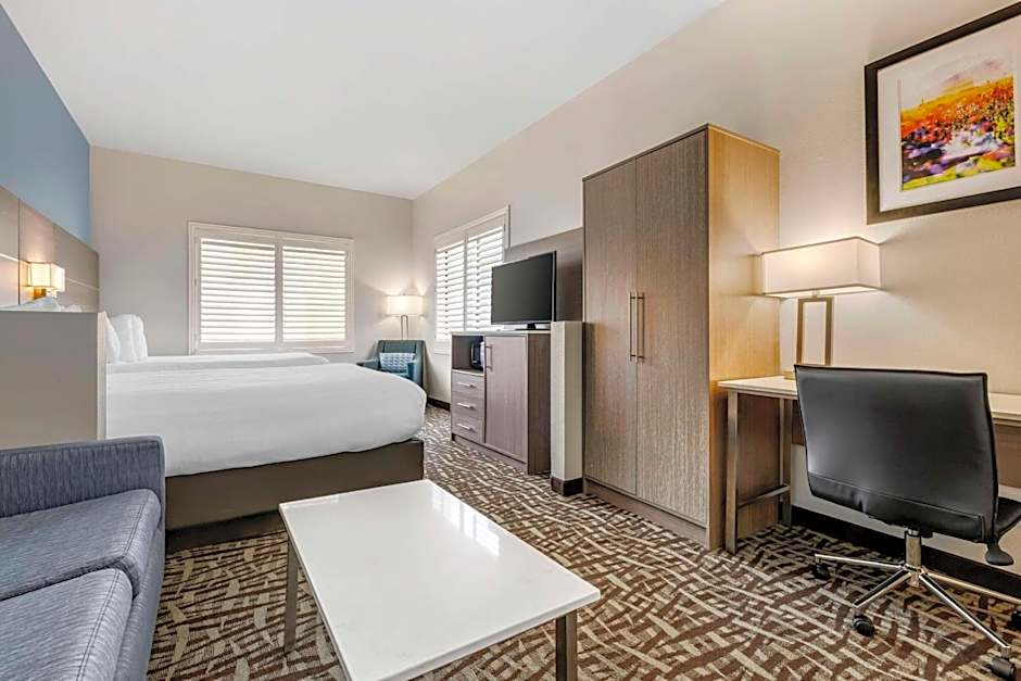 Best Western Plus Lake Elsinore Inn & Suites