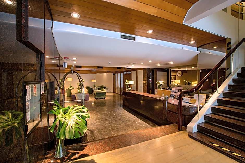 Hotel Solans Carlton