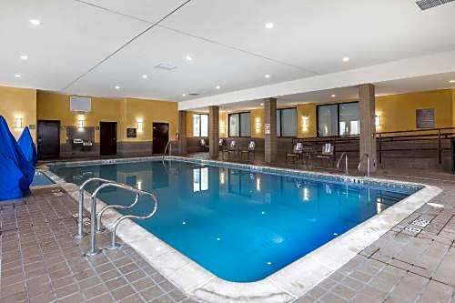Comfort Inn & Suites Allen Park - Dearborn