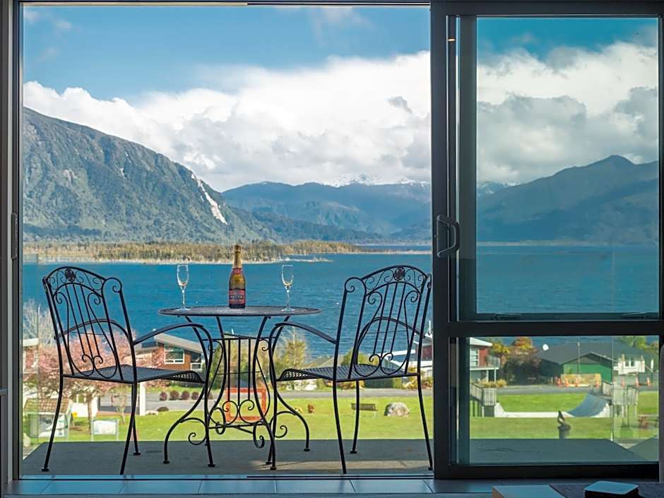 Hotel Lake Brunner