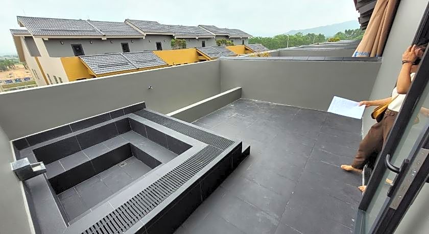 Lynn Times Thanh Thuy