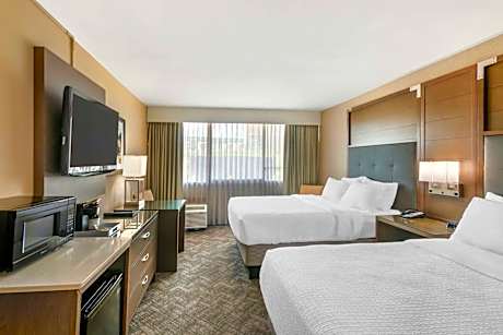 Queen Room with Two Queen Beds and Bath Tub - Disability Access