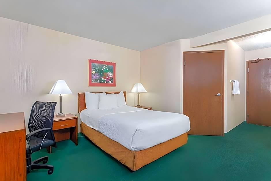 Norwood Inn & Suites Indianapolis East Post Drive