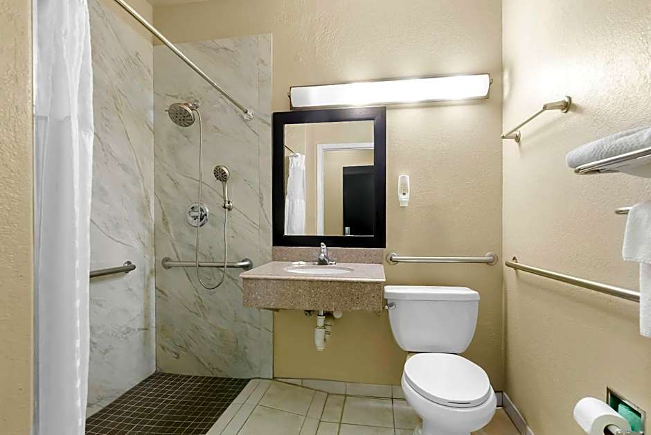 Quality Suites Houston NW Cy-Fair