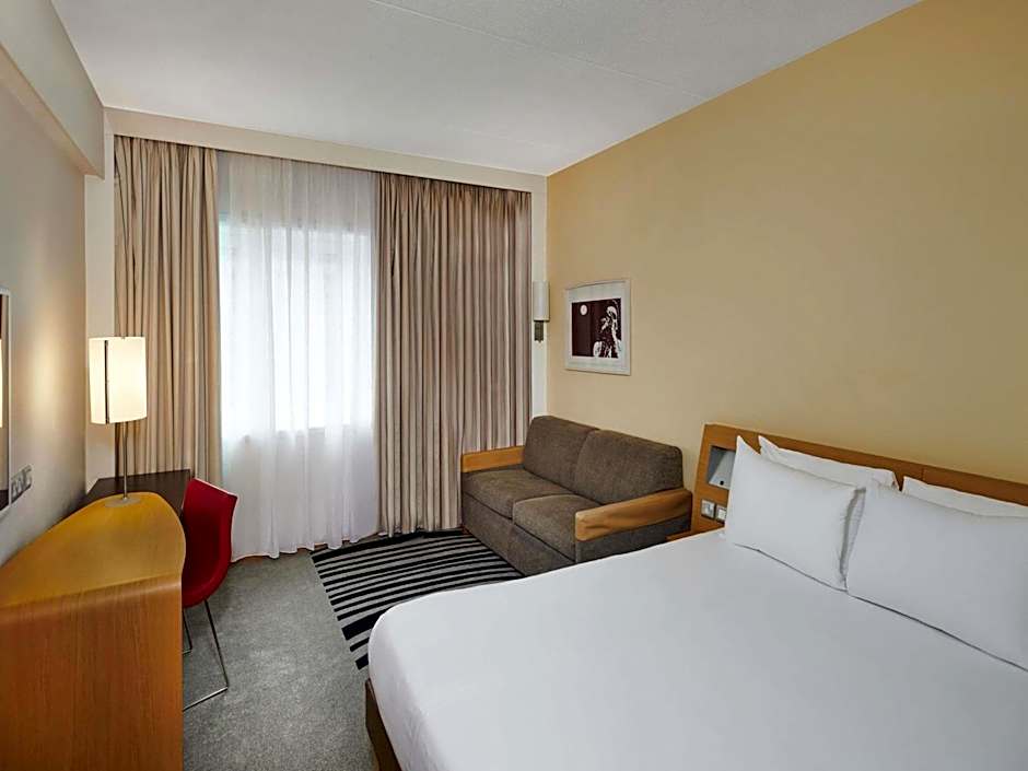 Novotel London West