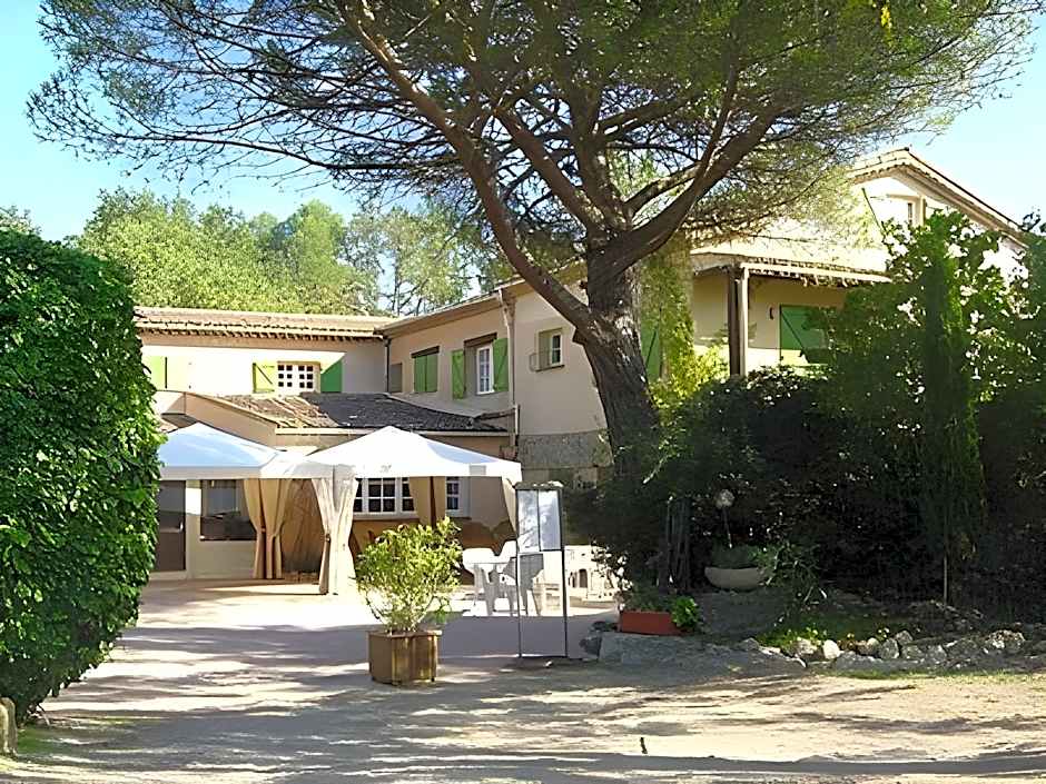 Logis Hotels La Bastide des Golfs