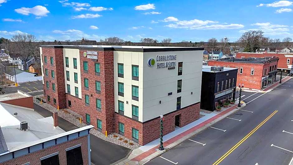 Cobblestone Hotel & Suites - Mosinee