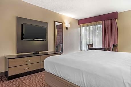 King Room with Roll-In Shower - Disability Access/Non-Smoking
