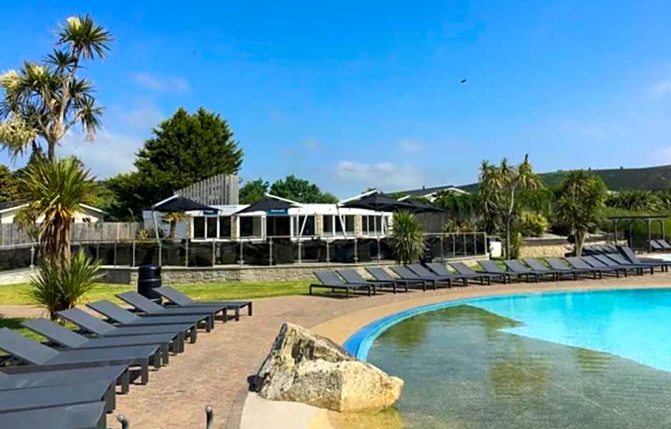 The Warren Holiday Park - Family Chalet