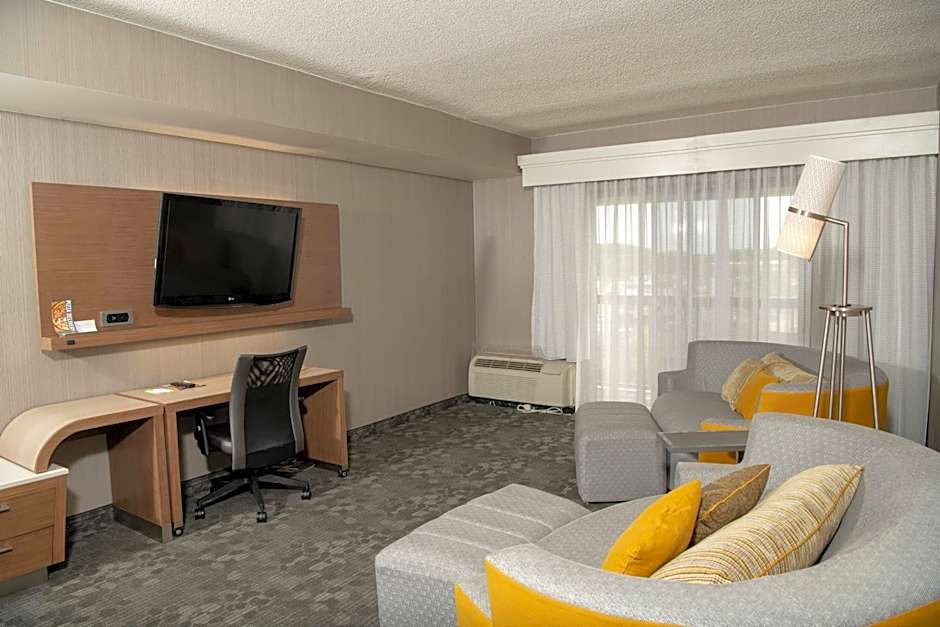 Courtyard by Marriott Erie Ambassador Conference Center