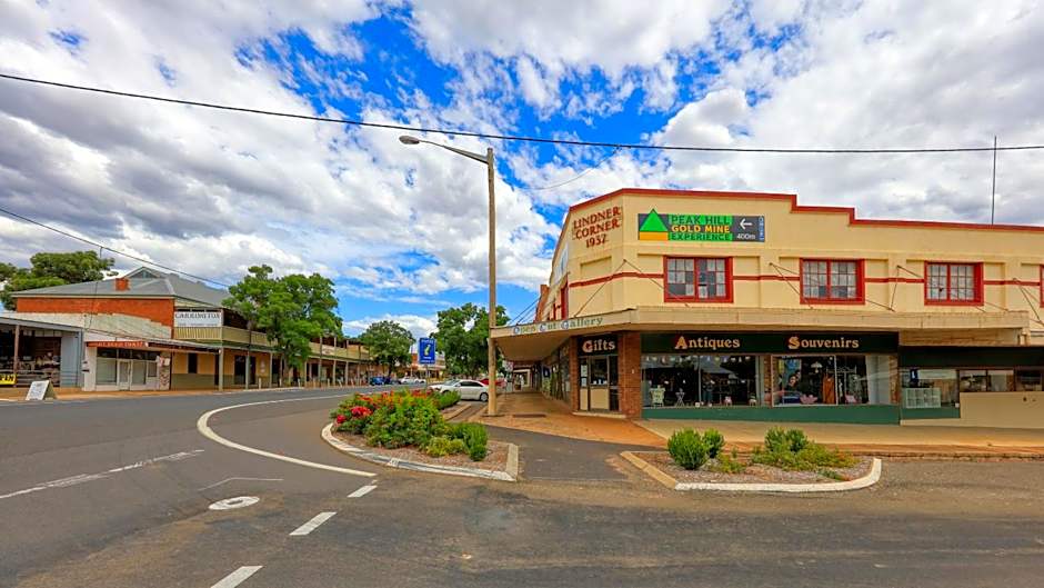Golden Peak Motel PeakHill