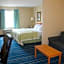 Days Inn & Suites by Wyndham Bridgeport - Clarksburg