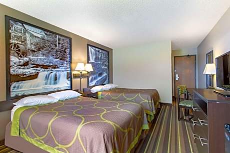 Super 8 by Wyndham Weston WV