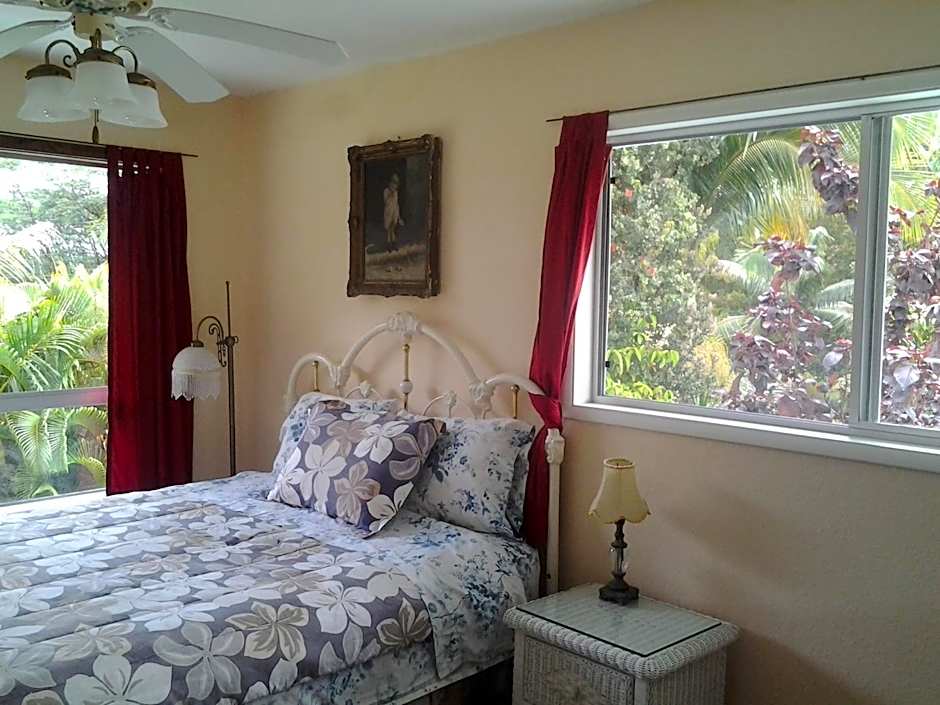 Lava Tree Tropic Inn