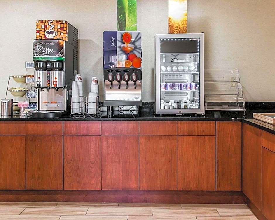 Quality Inn & Suites Warren