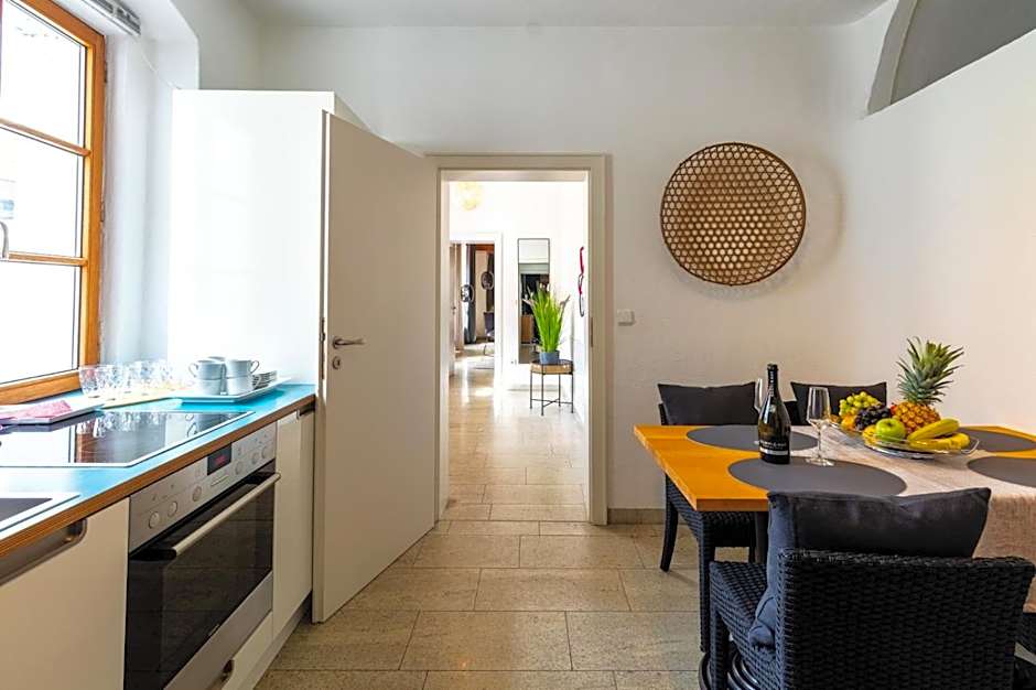 BARONHAUS Aparthotel & Suites