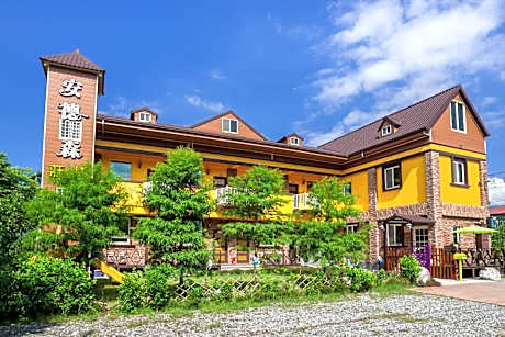 The Anderson Manor Hotel