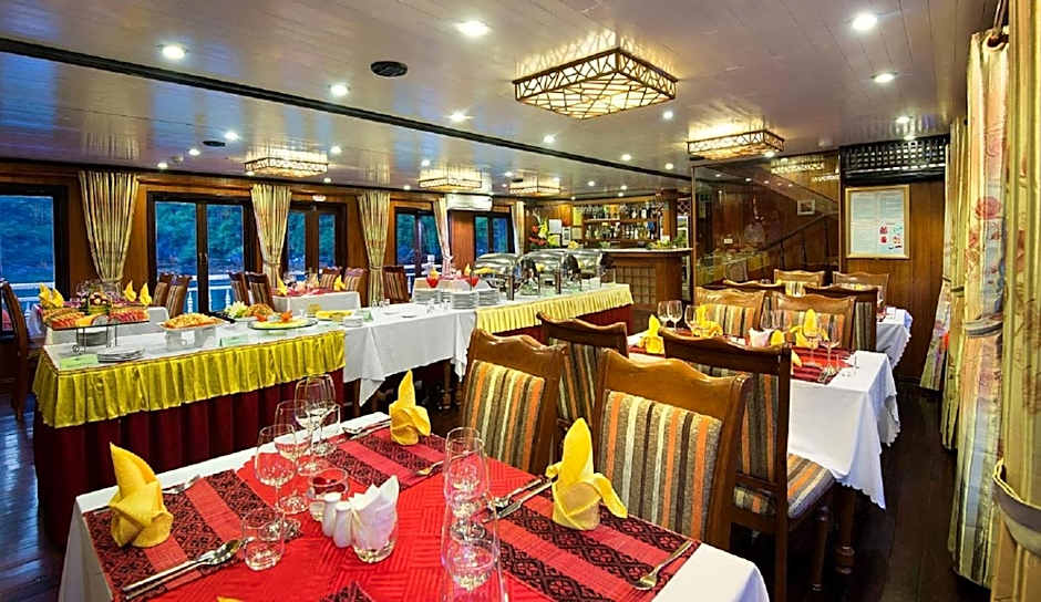 Royal Palace Cruise