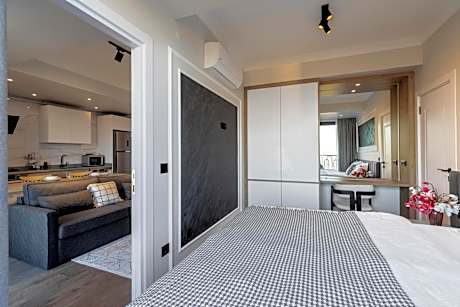 Studio with Spa Bath