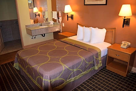 Double Room with Mobility/Hearing Impaired Access - Non-Smoking