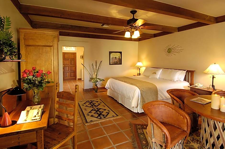 Photo 1 of 1 of Deluxe 1 King Bed
