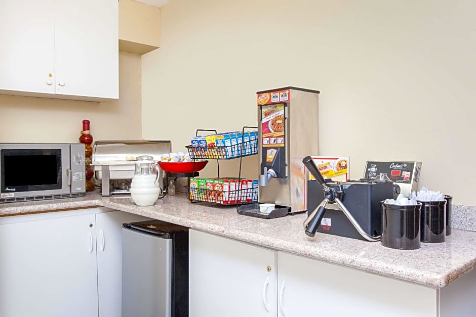 America's Best Value Inn & Suites Bakersfield Central