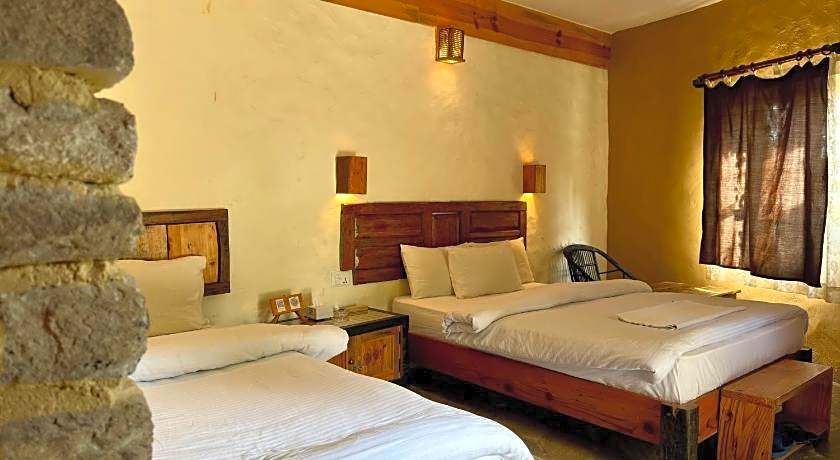 Bhanjyang Village Lodge