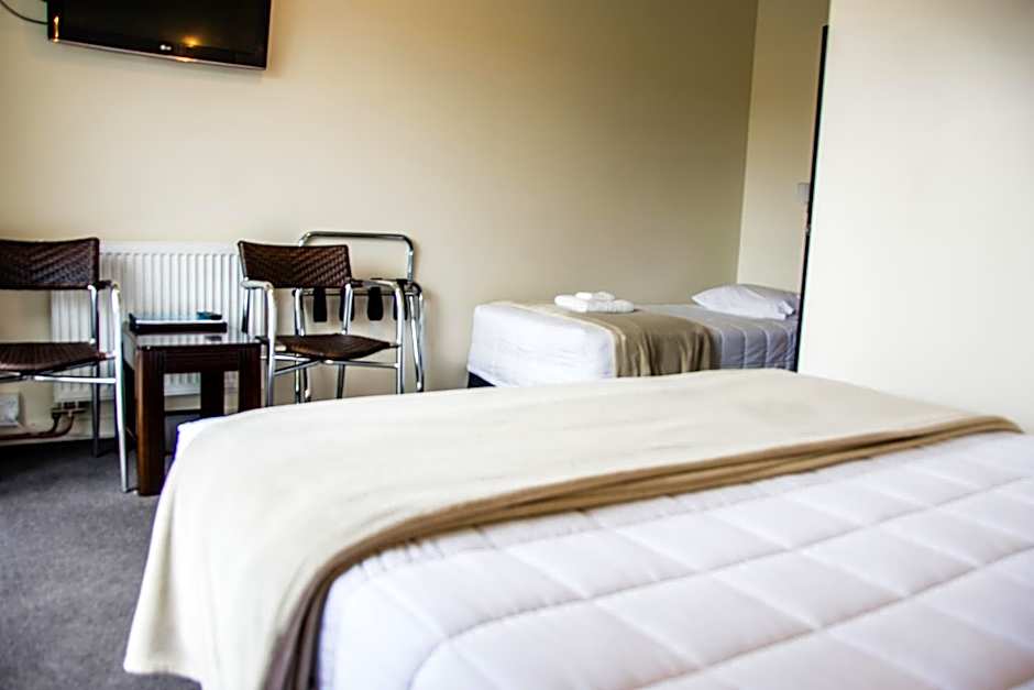 Fiordland Hotel