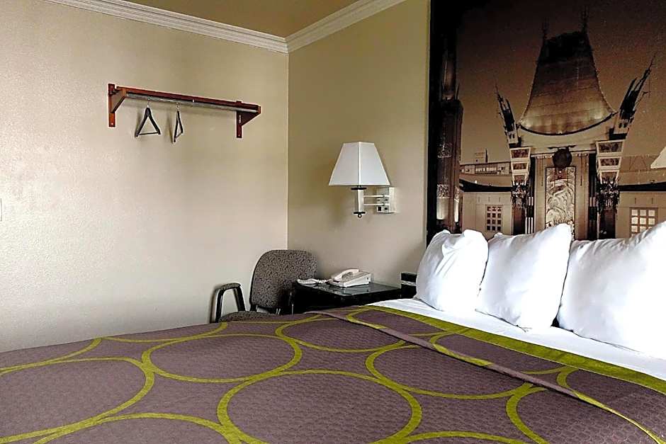 The Onyx Hotel Hollywood