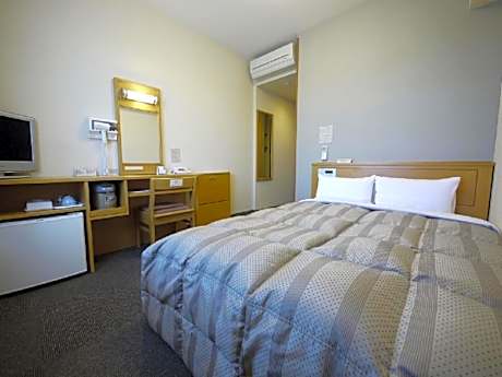 Double Room with Small Double Bed - Smoking - No Daily Cleaning