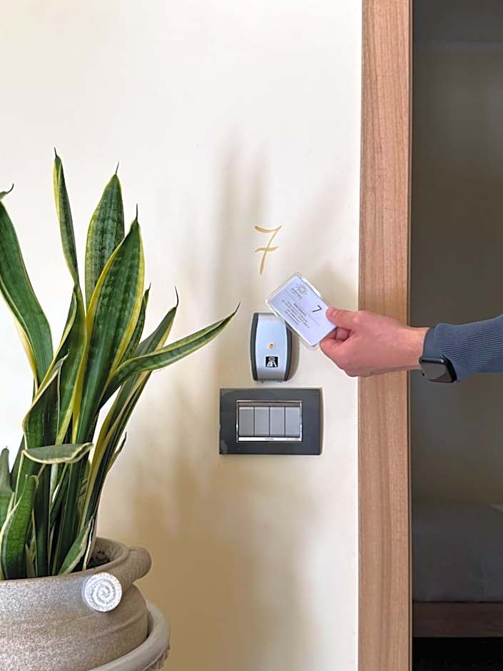 Eremes Rooms & Apartments