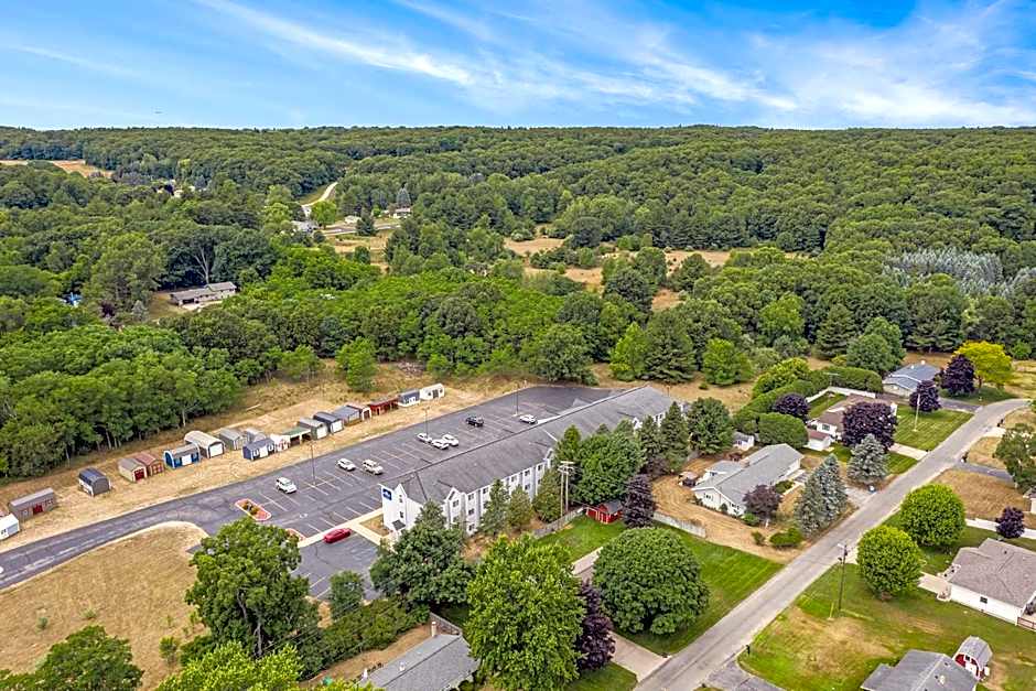 Microtel Inn & Suites by Wyndham Manistee