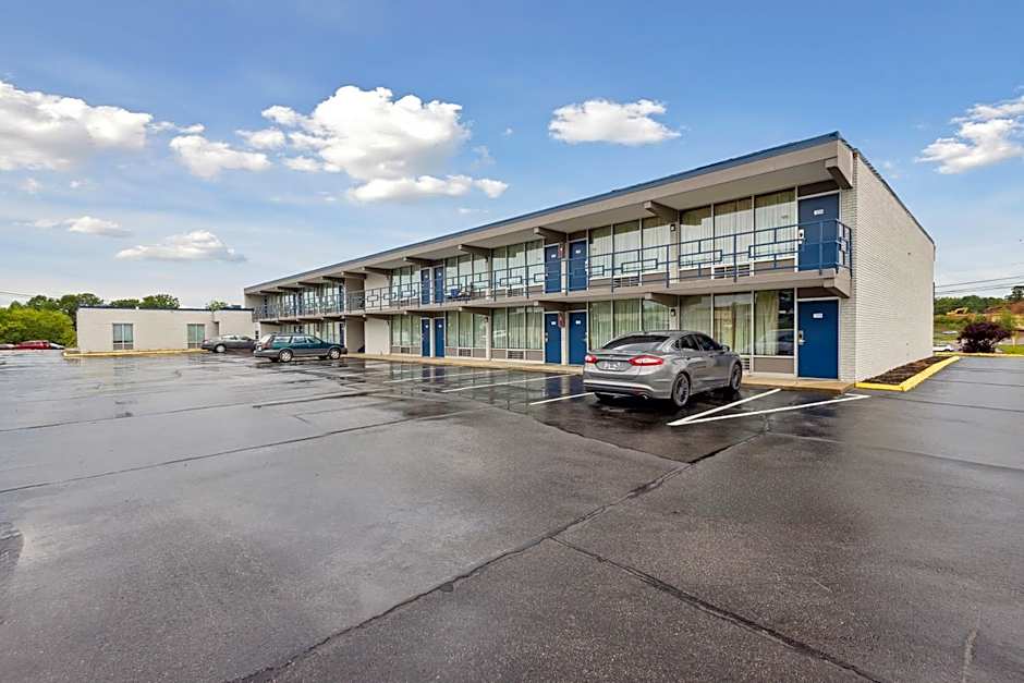 Relax inn by OYO Greeneville Near Hwy US-321