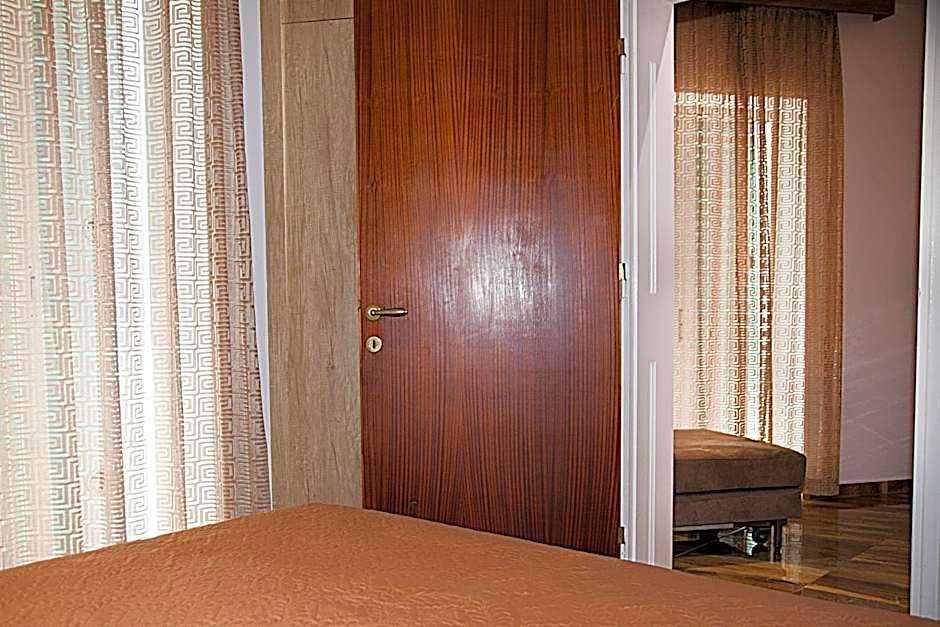 Zeus Hotel