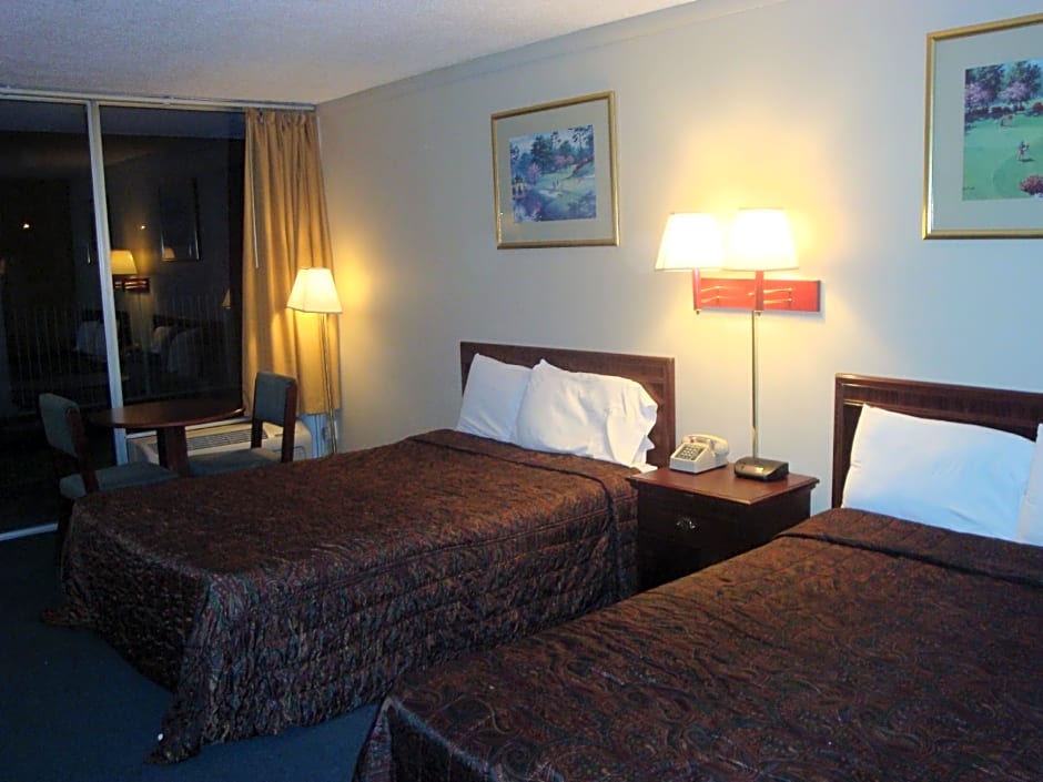 Photo 1 of 8 of 2 Double Beds, Nonsmoking