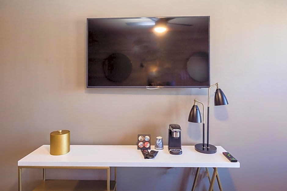 HTL 587, Ascend Hotel Collection