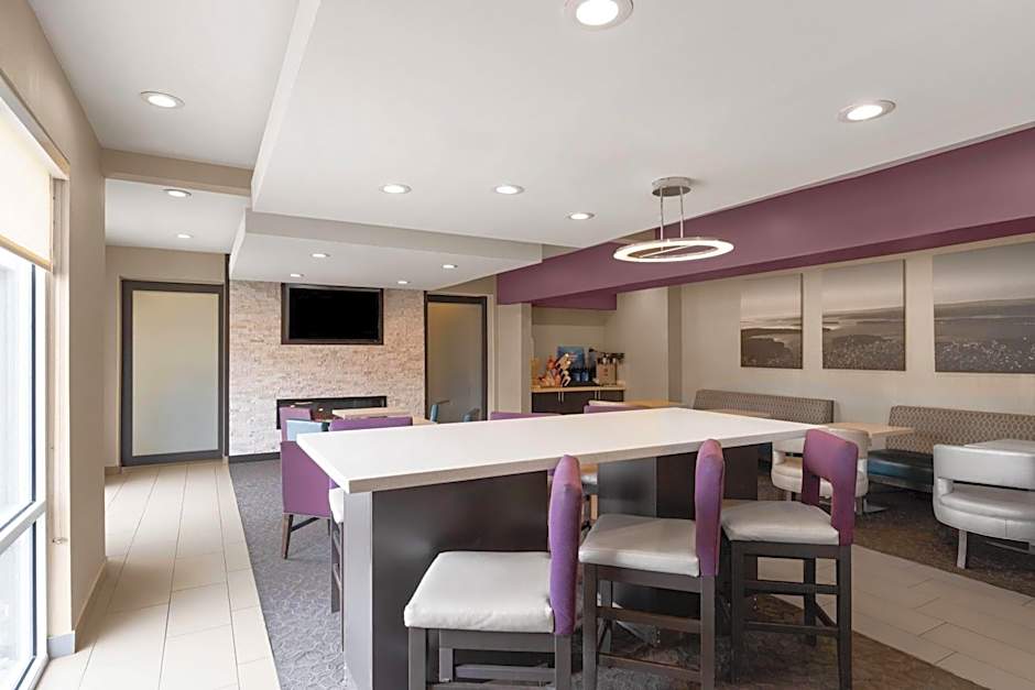 La Quinta Inn & Suites by Wyndham Fayetteville
